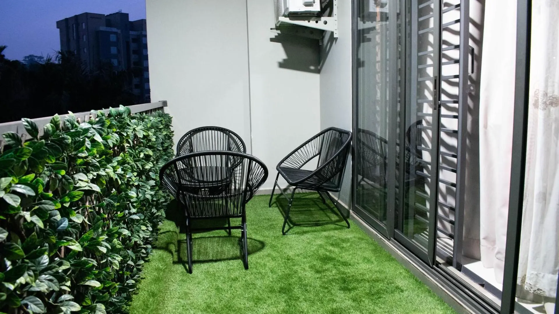 Bella'S Luxurious Condo كامبالا شقة