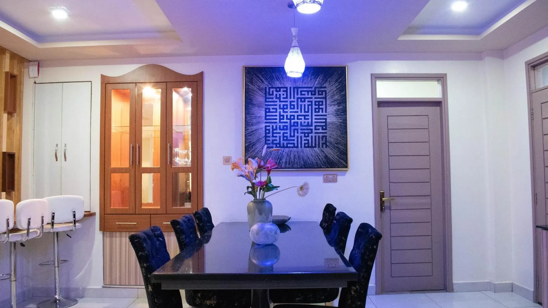 Bella'S Luxurious Condo كامبالا شقة