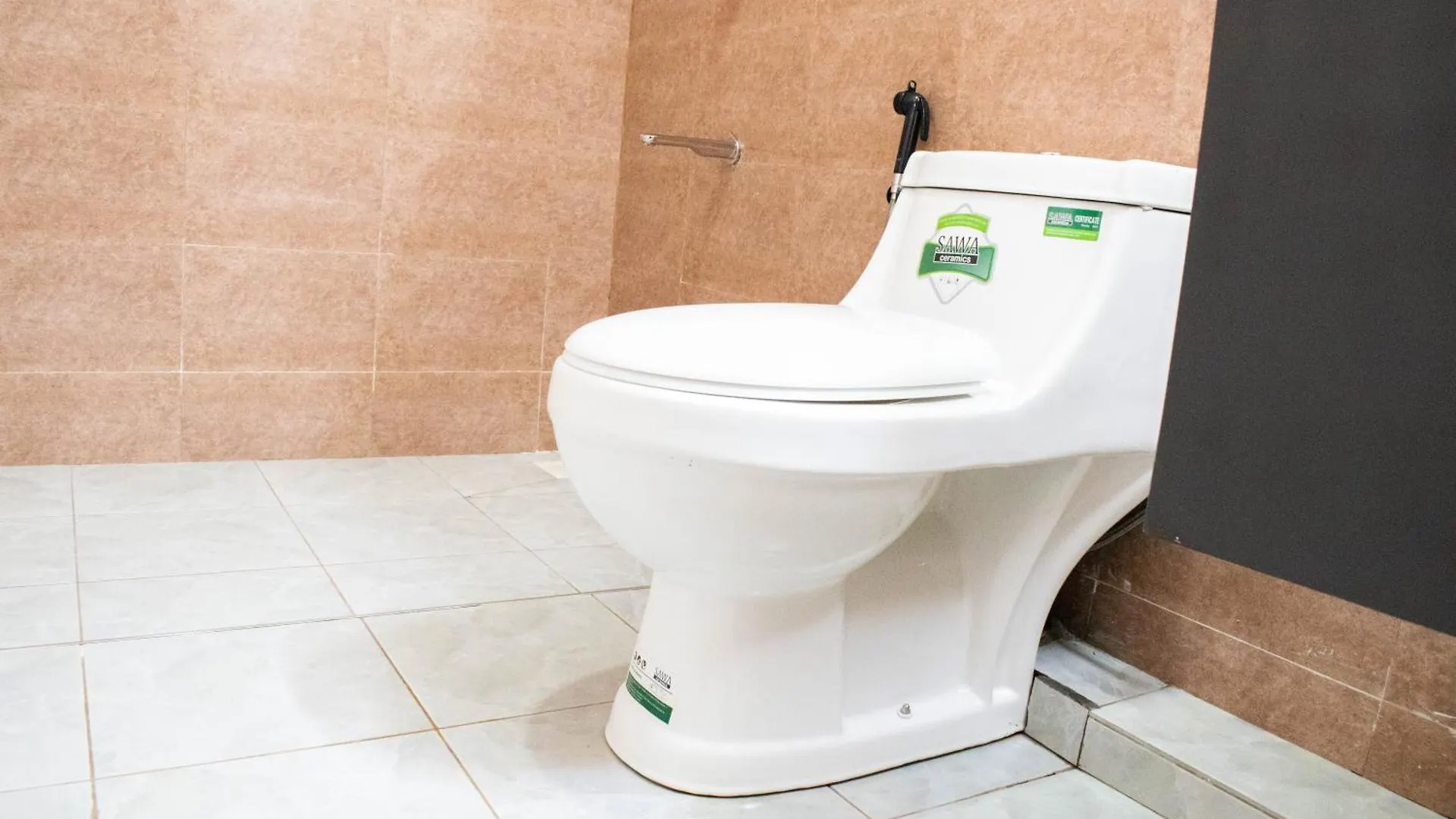 Bella'S Luxurious Condo كامبالا