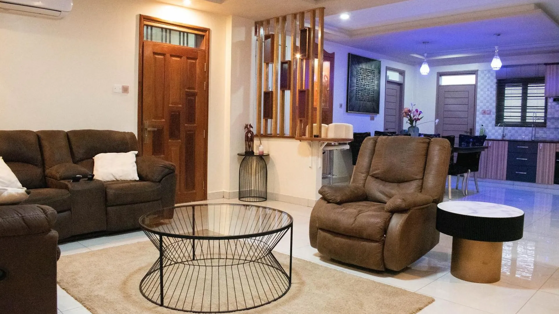 Bella'S Luxurious Condo كامبالا